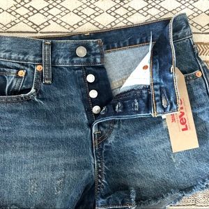 Levi’s NWT Wedgie Fit Cutoff Shorts Sz. 25 ❤️